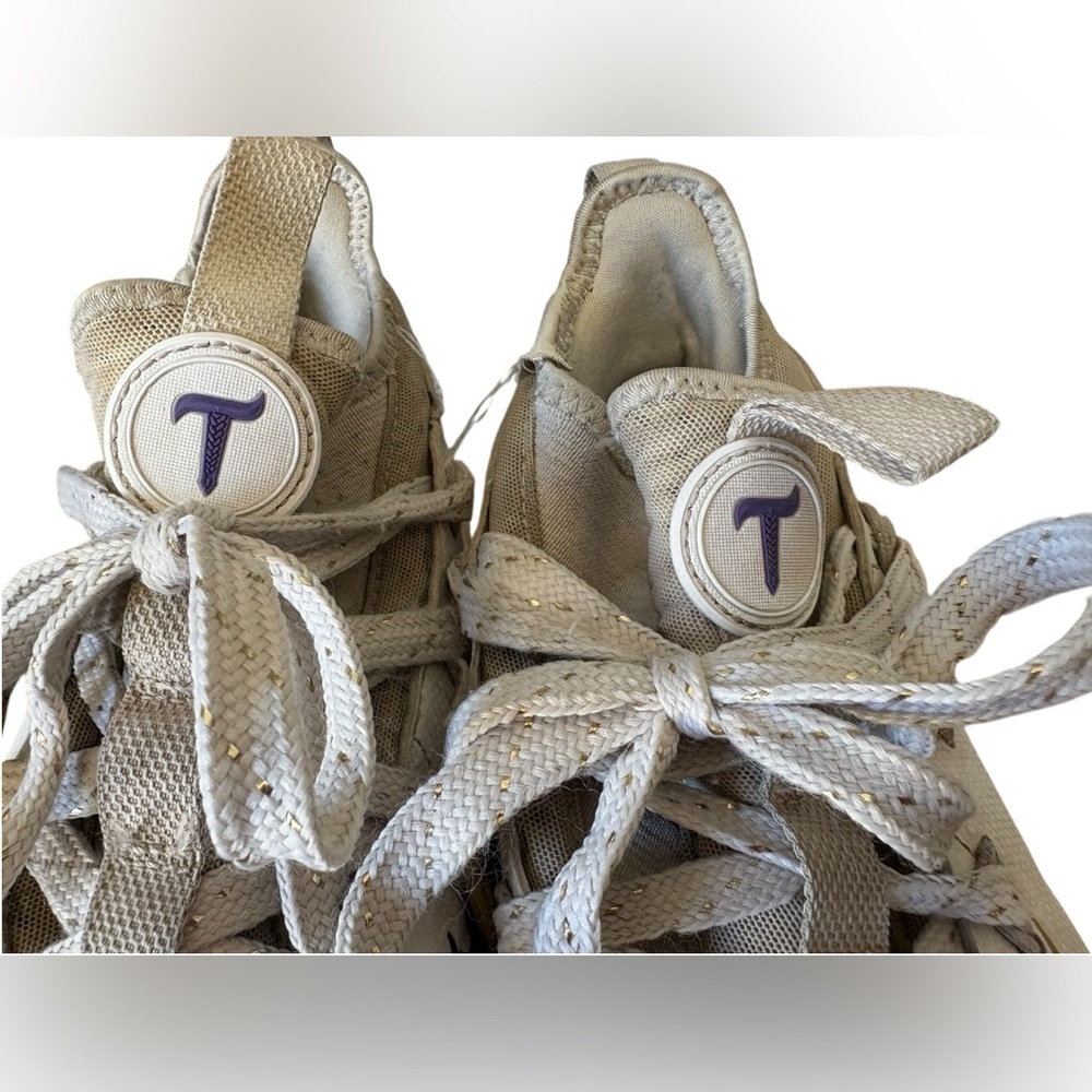 SOLD
NIKE ALPHA HUARACHE 6 ELT TF LAX LE SIZE 9 White, gold & purple shoes - Picture 13 of 15